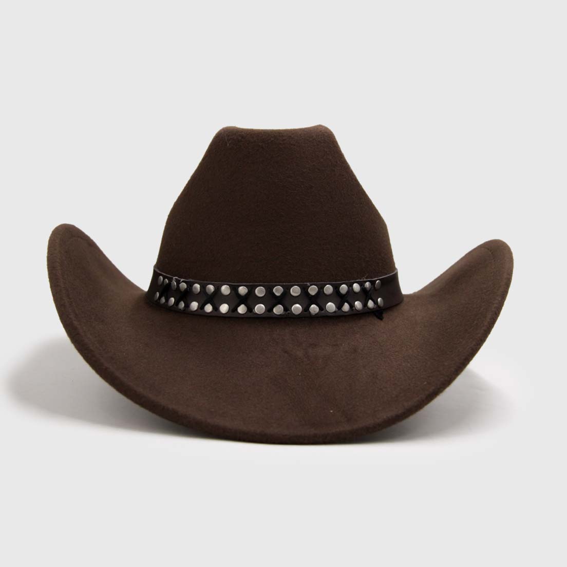 Sombrero western con cinta de tachas